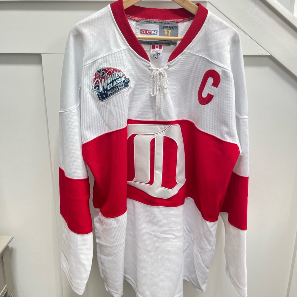 Vintage Detroit Red Wings Yzerman Hockey Jersey